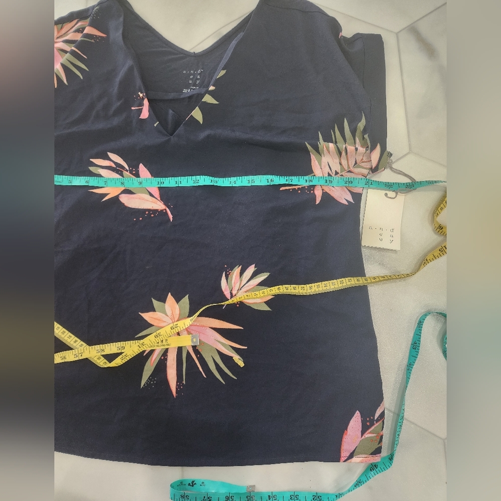 A.n.deawy, NWTO, Women's size Large vneck blue blouse with floral print. - Picture 11 of 11